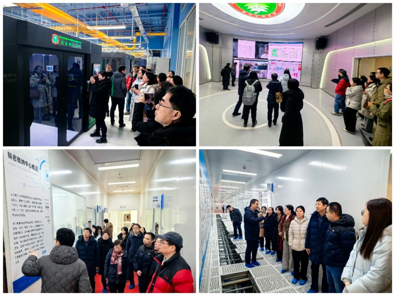 皇冠体育
教师代表赴学校智算中心开展学习调研活动.jpg